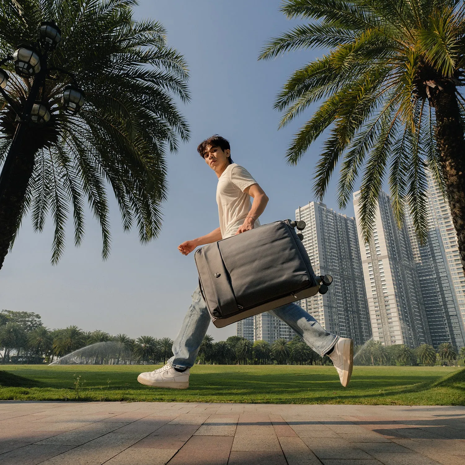 Xero Elite 2.0 31 Inch Luggage | World's Lightest Luggage